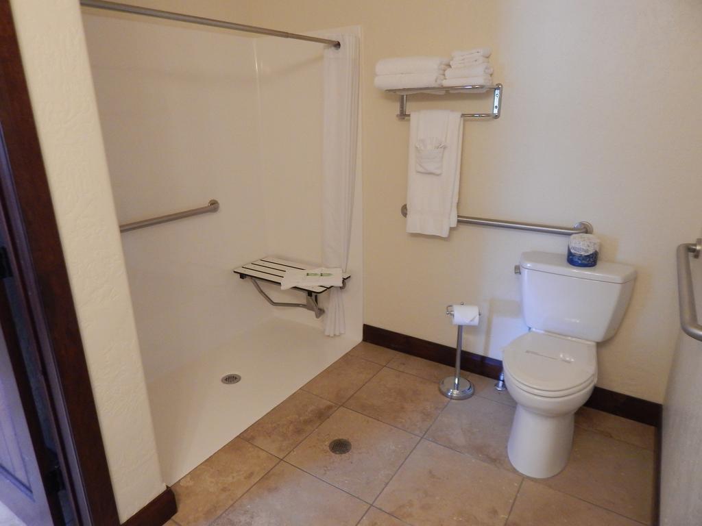 Winterton Suites Williston Eksteriør billede