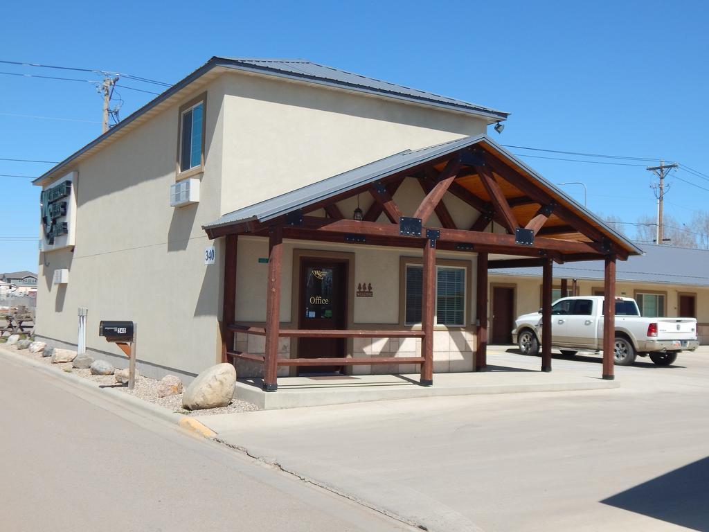 Winterton Suites Williston Eksteriør billede