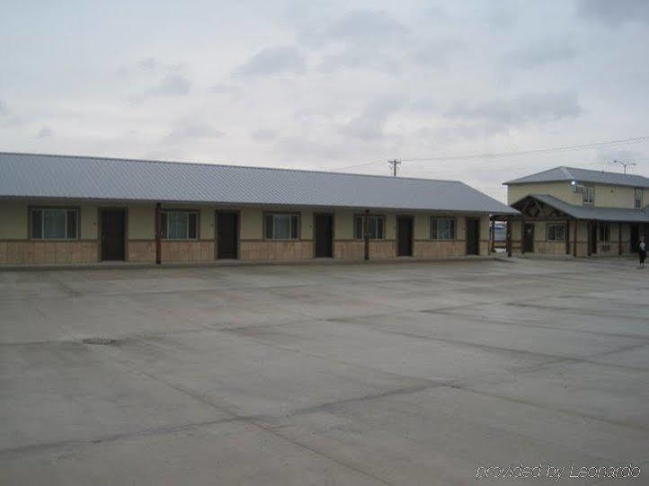 Winterton Suites Williston Eksteriør billede