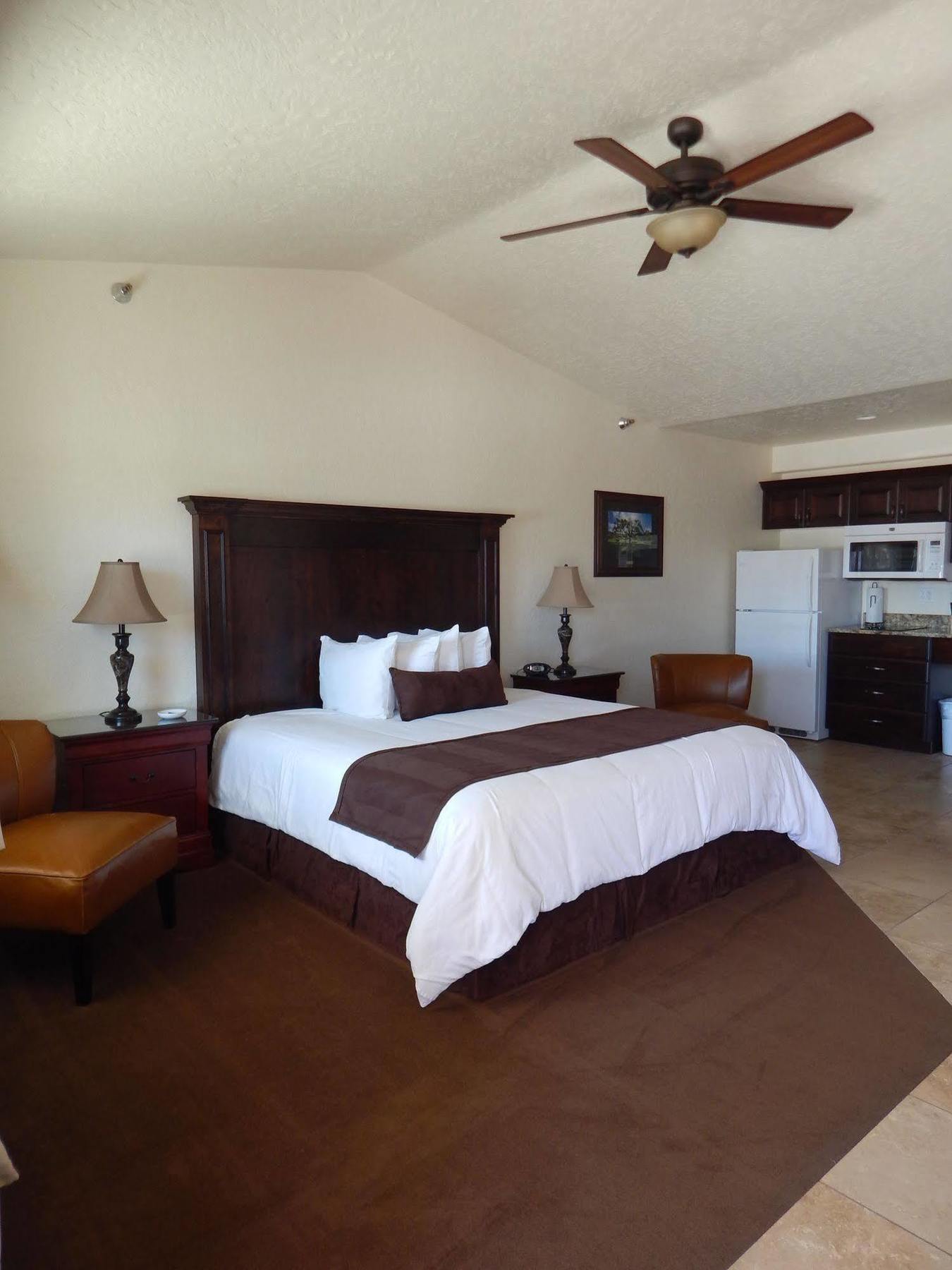 Winterton Suites Williston Eksteriør billede