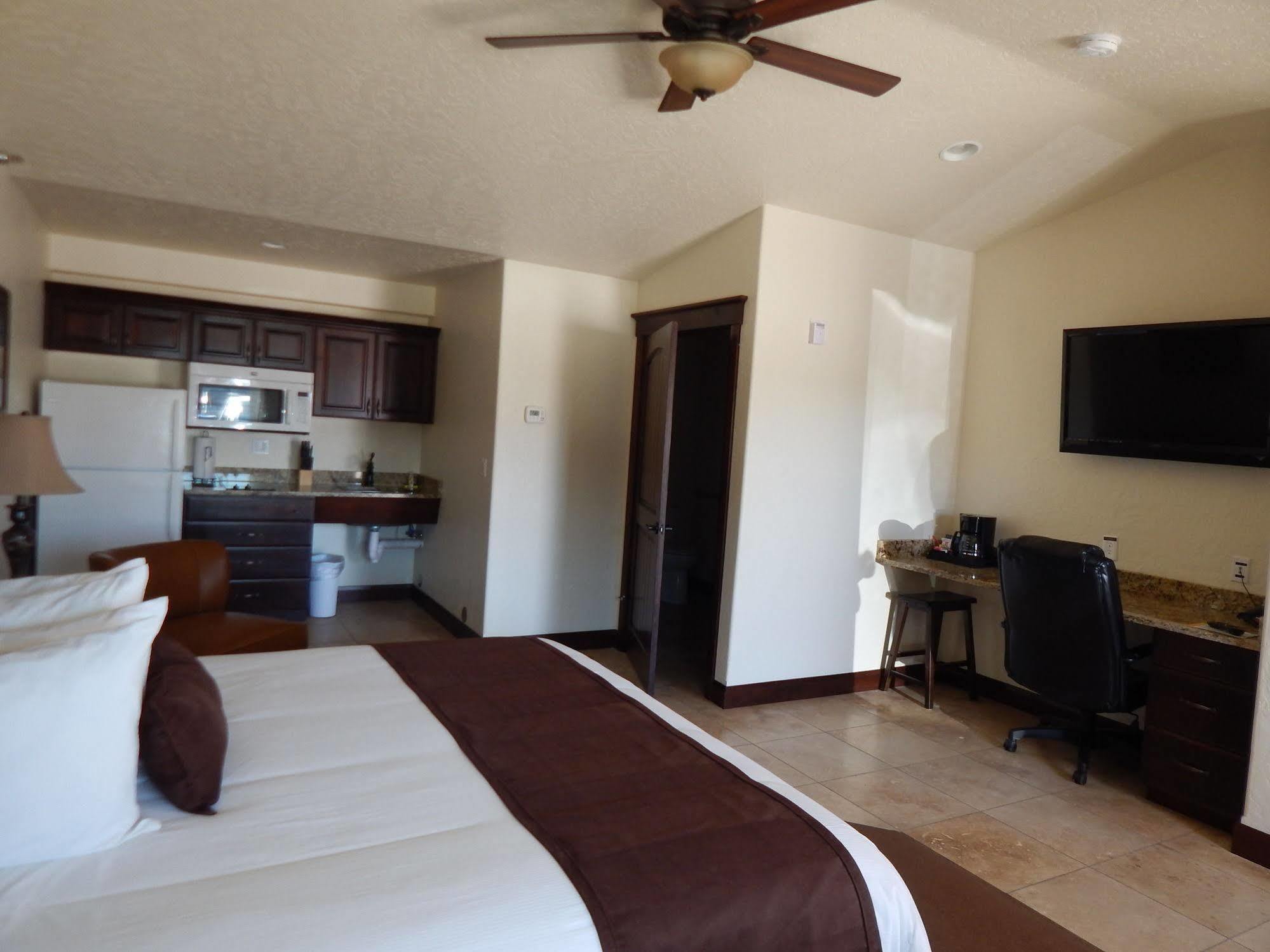 Winterton Suites Williston Eksteriør billede